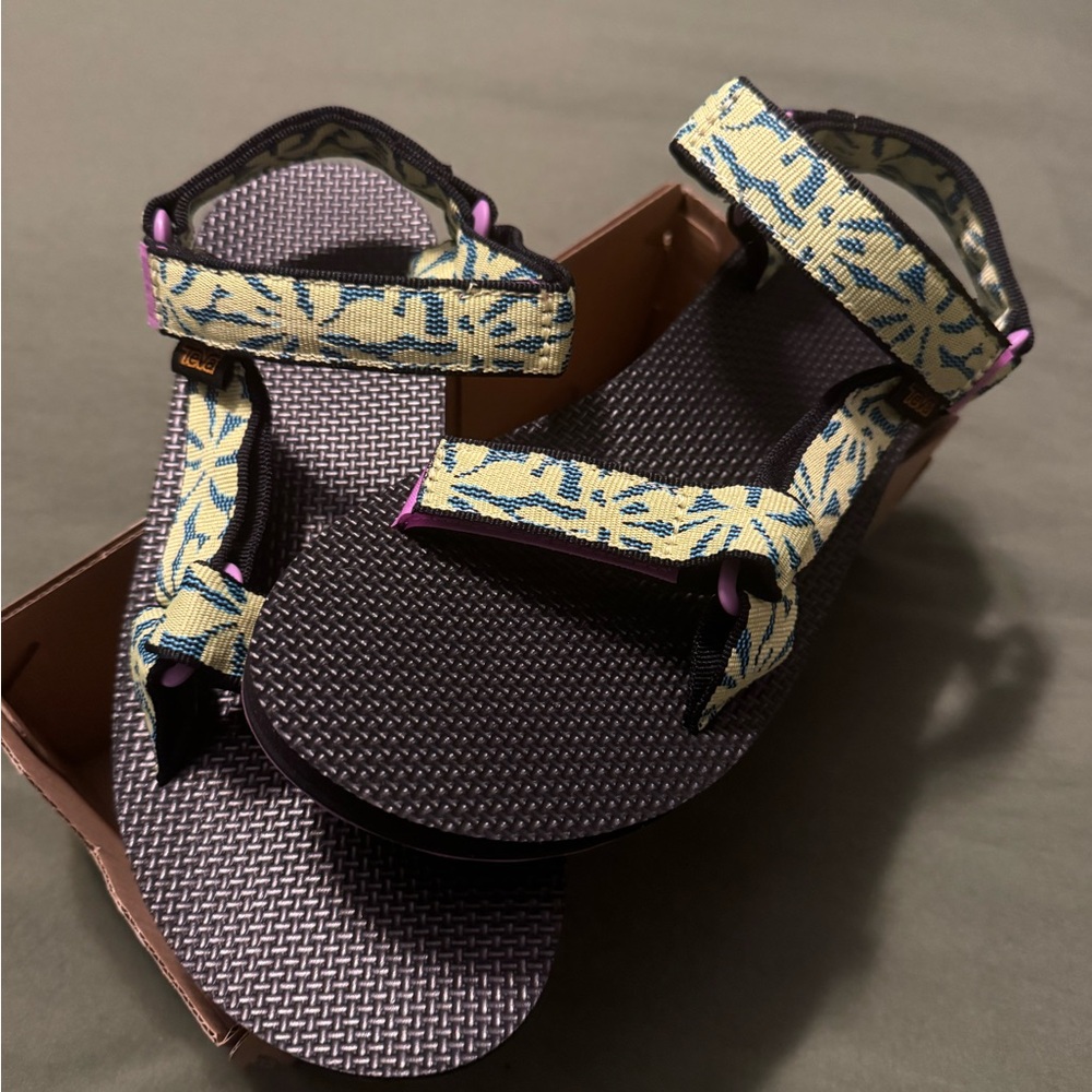 NWT/NIB Teva Original Universal Women's Sandals. Size 8 - Picture 3 of 5